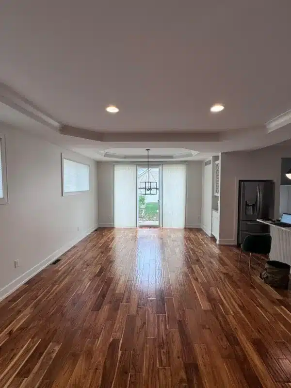 Interior room with fresh walls and hardwood floors — Visual Paint
